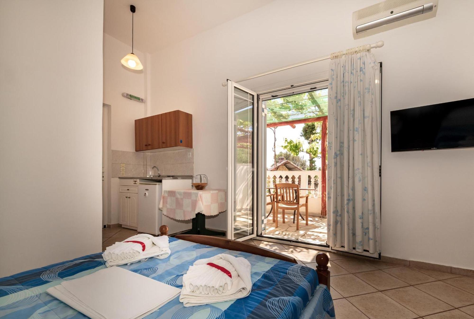 Mikro Nisi Studios & Apartments Agios Nikolaos  Exteriör bild